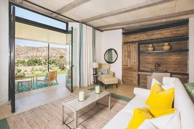 Image de Hillside Haylofts Studio at Flora Farms