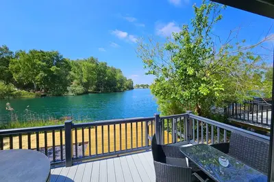Image de Still Waters Lakeside