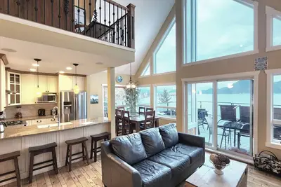 Image de La Casa Cottage 497-Exclusive lakefront 2-bedroom + loft cottage, Dog-friendly!