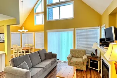 Image de Quaint 2 Bedroom  and  Loft Cottage at La Casa on Lake Okanagan!