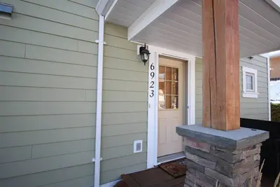Beautiful 3 Bedroom Pet Friendly Cottage #003 @ LaCasa Lakeside Resort
