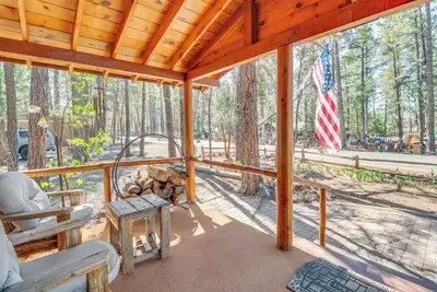 Image de 1 Mi to Rainbow Lake: Forest-View Sanctuary!