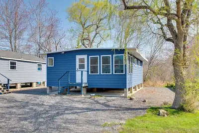 Near Beach & Downtown: York Cottage w/ Yard!