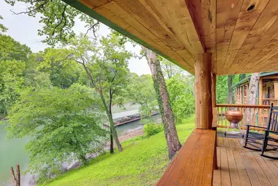 Image de River Views, Deck & Boat Slip: Heber Springs Home!