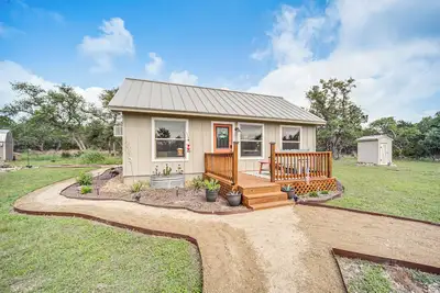 Image de 8 Mi to Dtwn Wimberley: Cabin Retreat on 5 Acres!