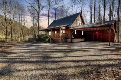 Image de Riverside Retreat with Hot Tub, Firepit, Dog Friendly, Fireplace, Pool