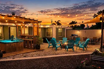 Image de 5br Home • Hot Tub • Fire Pit • Sleeps 14 • 1 mile from Indian Rocks Beach