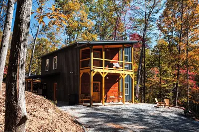 Image de Modern Cabin in Ellijay, Hot Tub + Fireplace, Summer Fun!
