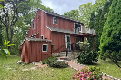 Image de Completely renovated, finished just this April of 2025 & 5 minutes to the beach!