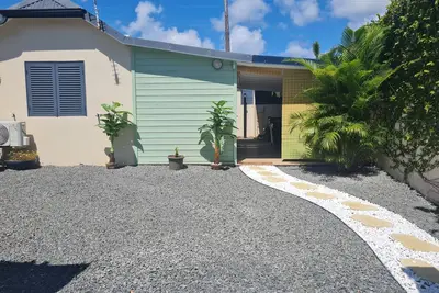 Gîte L'instant Cocooning -Maisonnette entière avec jacuzzi idéalement située!