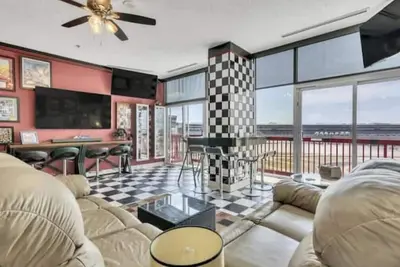 Image de Pet Friendly! Texas Motor Speedway - Pool, Pickleball and Fitness room