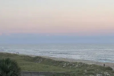 Image de Oceanfront Penthouse- Private Beach Access & Stunning Views – Walk To Boardwalk!