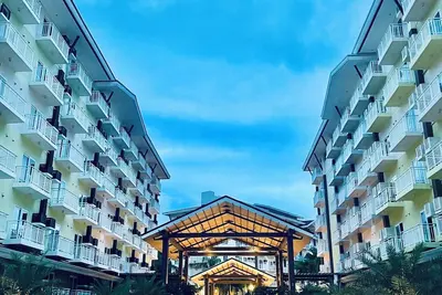 Image de Home-feel unit near Airport with an Ig-worthy pool that’s perfect for your feed.