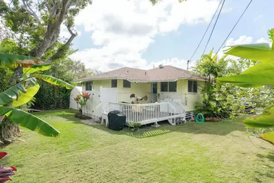 Image de 🌴 Vintage Hawai'ian style beach home with 2 bedrooms Ac 🌴