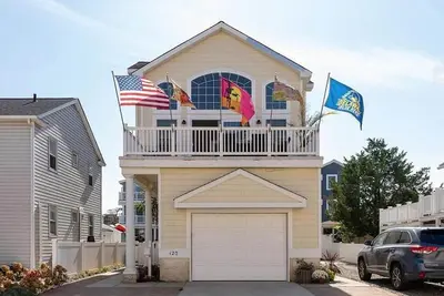Image de Beach Block Single Family Home- Perfect Location!