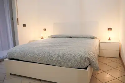 Image de Discover the pleasure of living in the heart of Bellano, kissed by the beauty of Lake Como. Its central location allows you to immerse yourself in the vibrant life of Bellano, with its characteristic shops, delicious restaurants and authentic atmosphere.