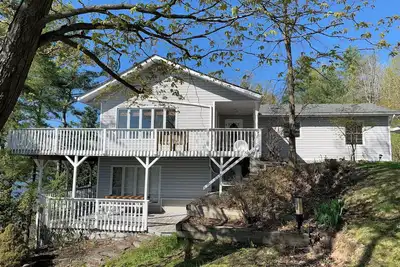 Image de Spacious 3-bedroom cottage on beautiful Desert Lake with WiFi, Ac