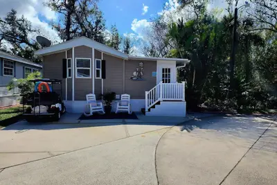 Image de Sun Outdoors: Clean, Private, Cozy & Loaded with Perks! Golf Cart Included