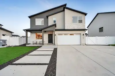 Image de Spacious Lakeside Lights home, serene neighbor in American Fork near the Trax.