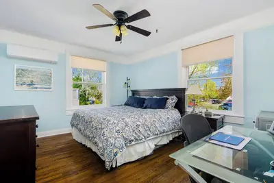 Image de Cozy 1-bedroom, sleeps 4, Apt on Main St in Westhampton Beach with WiFi, Ac, Kit