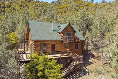 Image de Mountain Vista Hideaway: Glamping in Your Own Private Treehouse