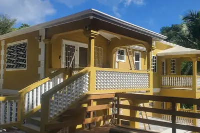 Image de 3-bedroom 3 minutes walk to bay, scenic lookout on your way, close beaches etc.