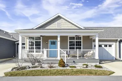 Image de New Construction Villa w/ pool in charming Lakeside Marblehead