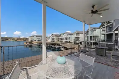 Image de Modern Kingsland Lake Front House w/ Heated Pool and Boat Slip!