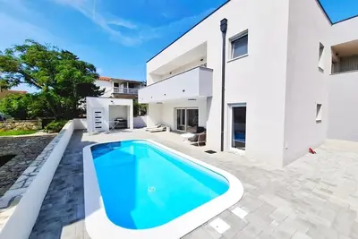 Image de Maison pour la famille avec la piscine Povljana, Pag (K-24256)