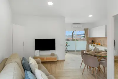 Image de Appartement de vacances 'Flamboyan 2' avec balcon, Wi-Fi et climatisation
