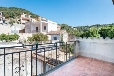 Image de Appartement \"Santu Jorji\" avec vue sur les montagnes, Wi-Fi et climatisation