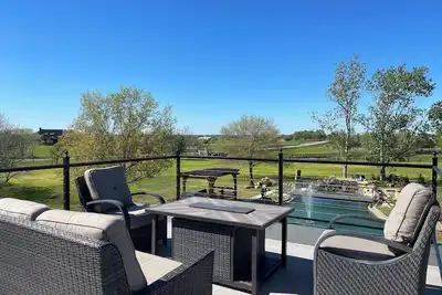 Image de Luxury Retreat on 5 Acres Near Tx Motor Speedway, 5 bedrooms