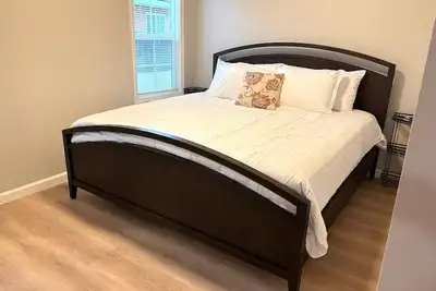 Image de Lovely 2-bedroom apartment with WiFi, king size bed & parking in Inglewood