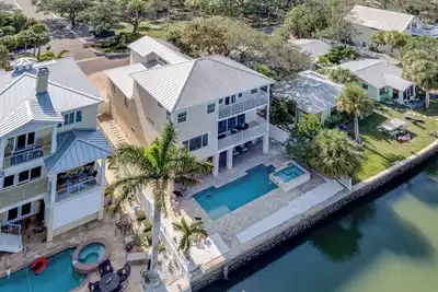 Image de Waterfront! Sleeps 8~Private Heated Pool~Hot Tub