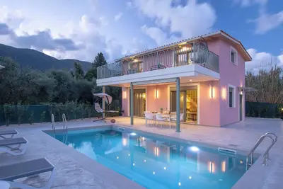 Image de Valley House in the heart of the meadow of Vassiliki village