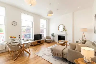 Image de Bright & Elegant Chelsea Getaway: Private Balcony!