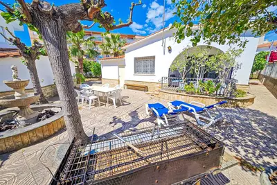 Image de Casa Cavall Bernat is a house located in Cambrils.