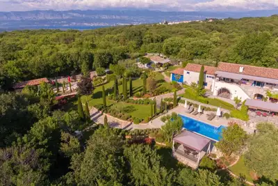 Image de House in the olive grove by Villas Guide