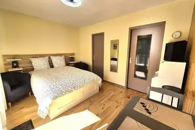 Image de Studio idéalement bien situé à 50 m des Thermes Chevalley!