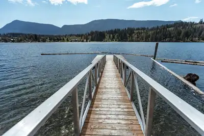 Image de Take a Break at our Lakeshore Getaway