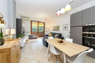 Image de Garda Tulipano appartement calme de deux pièces avec piscine