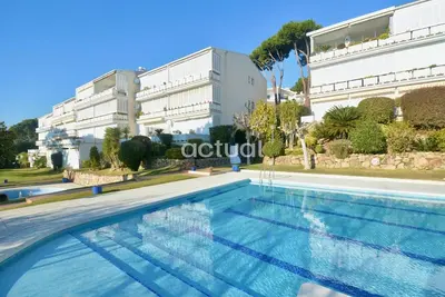 Image de Maison mitoyenne familiale proche plage avec piscine et WiFi