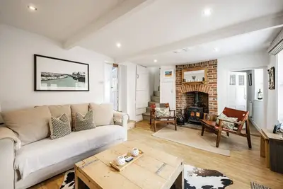 A charming cottage just a stones throw from the Quay
