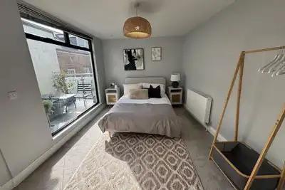 Image de Urban Oasis with parking