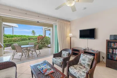 Image de Brand New Listing: Wonderful Oceanfront Beach Level 1-Bedroom Condo with Patio