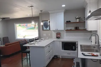 Image de Spacious 5-bedrm house in enchanting East Point with WiFi, Ac. 4 mins to airport