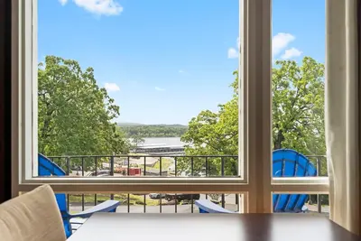Image de Branson Fun- Lakeview Suite w/ 2 Queens & Resort Perks!