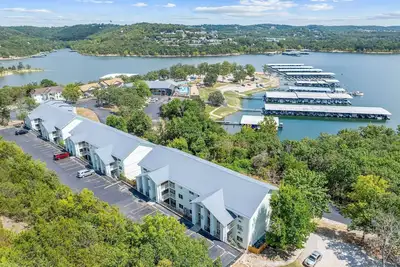 Image de Lakeview Getaway at Rock Lane | Tiki Bar, Marina, Pools & Summer Vibes!