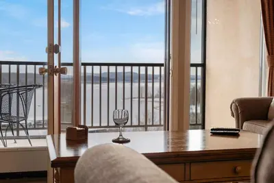 Image de Waterfront Wonderland: Condo with Marina Views