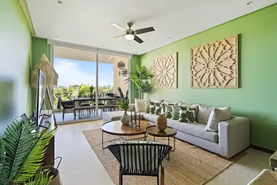 Image de Gorgeous Condo with Pool and Balcony